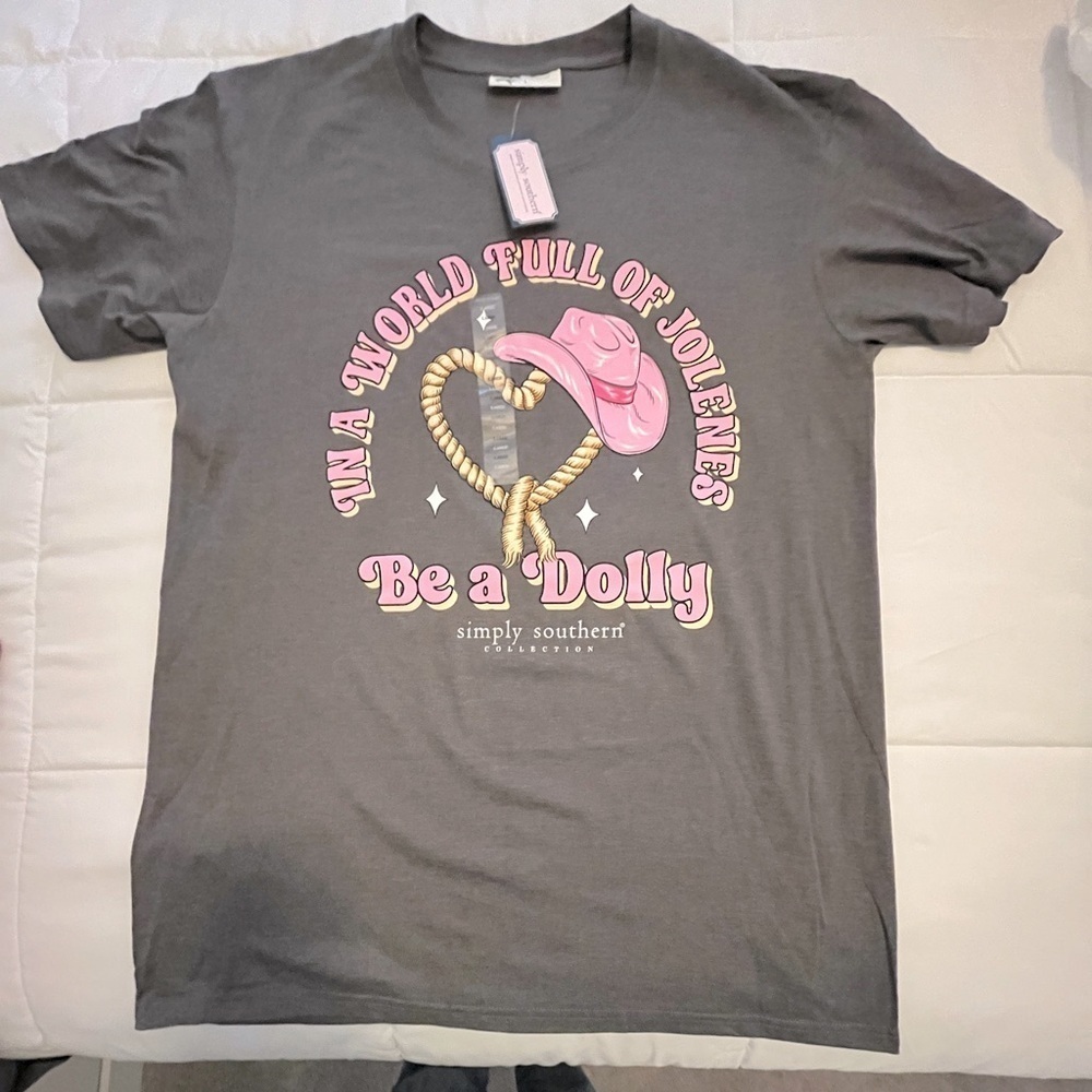 Simply Southern “ In A World Full Of Jolene’s ….Be A Dolly” Gray Size XXLarge